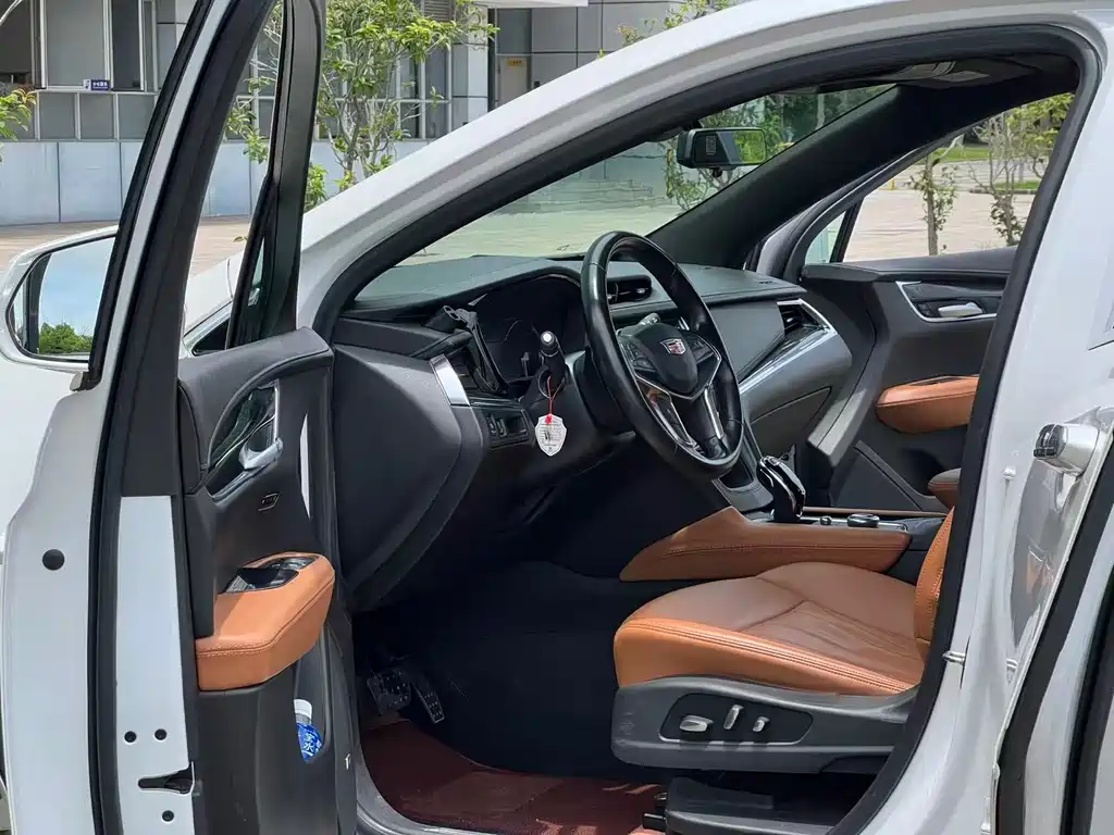 Cadillac XT5 — фото 9
