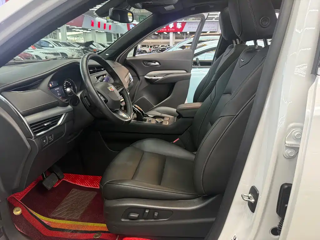 Cadillac XT4 — фото 11