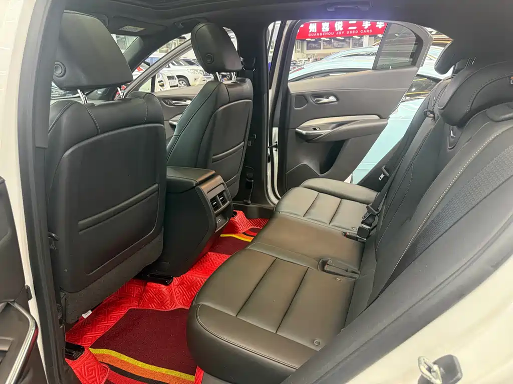Cadillac XT4 — фото 6