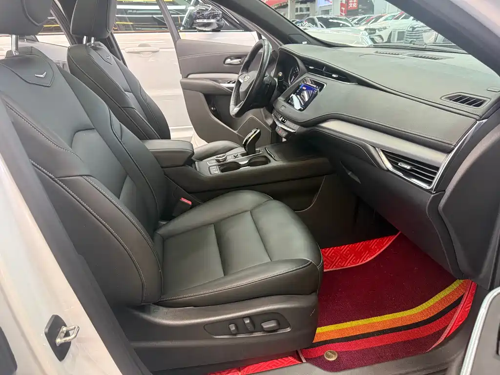 Cadillac XT4 — фото 8