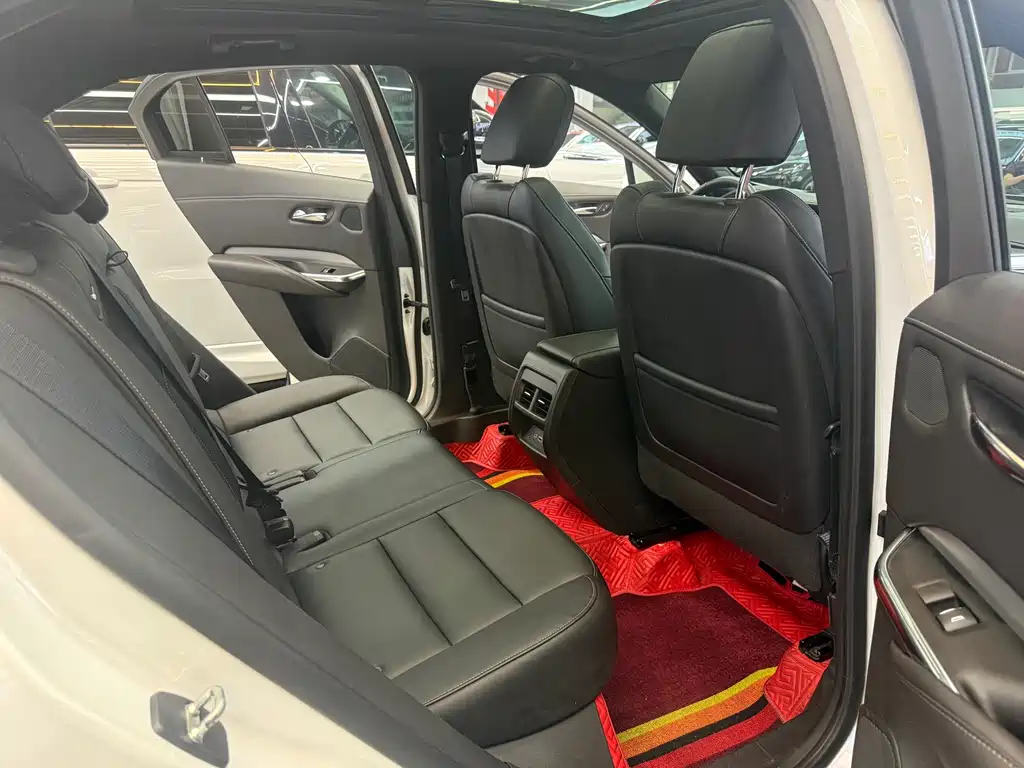 Cadillac XT4 — фото 9