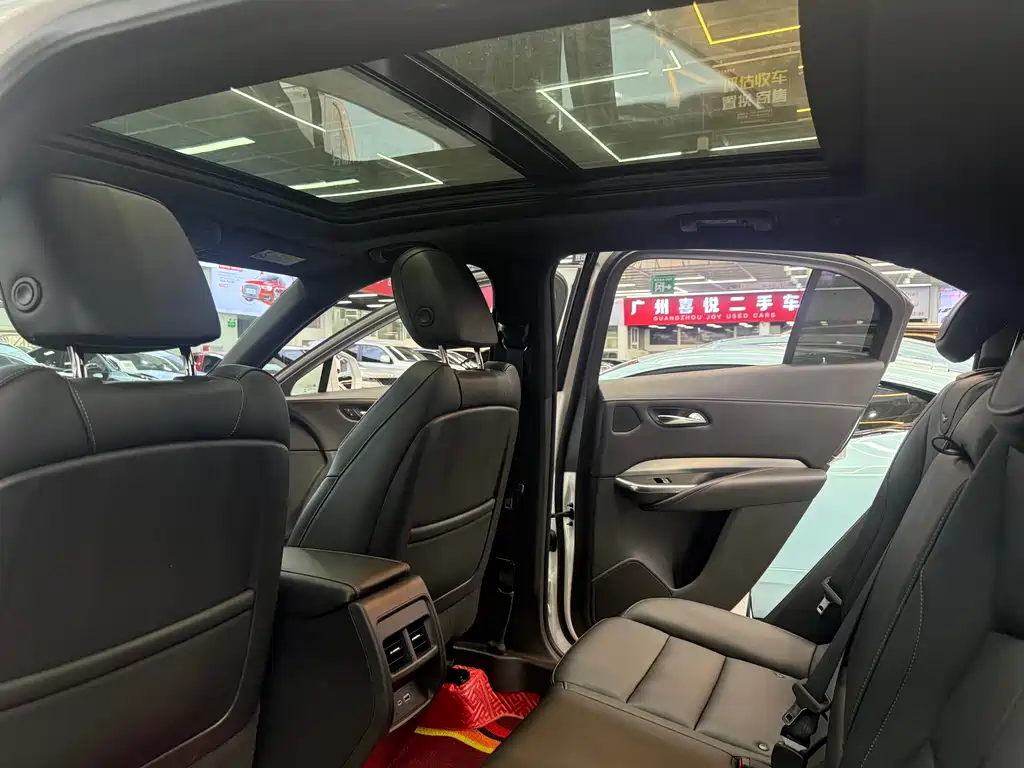 Cadillac XT4 — фото 10