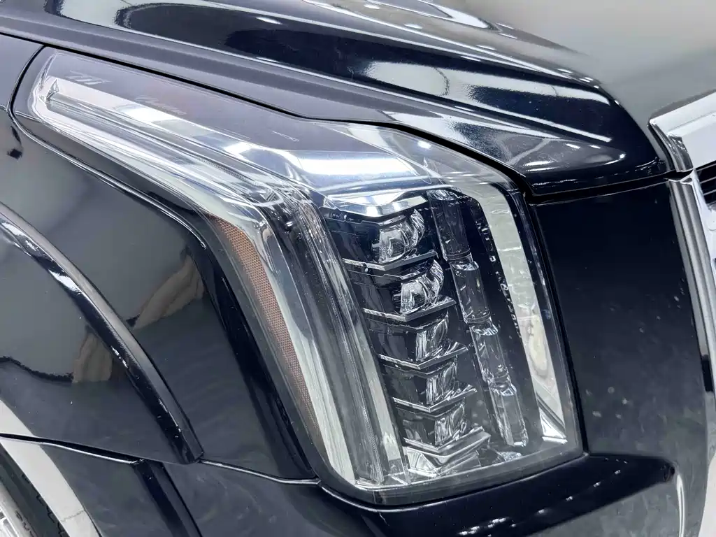 Cadillac Escalade — фото 11