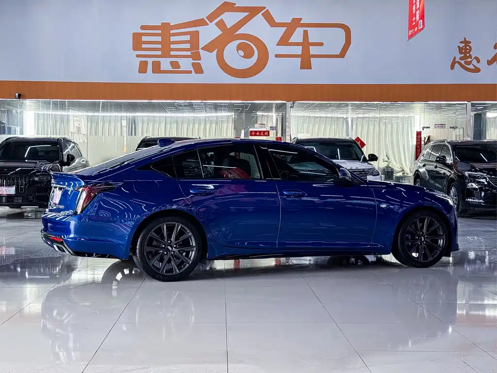 Cadillac CT5 — фото 7
