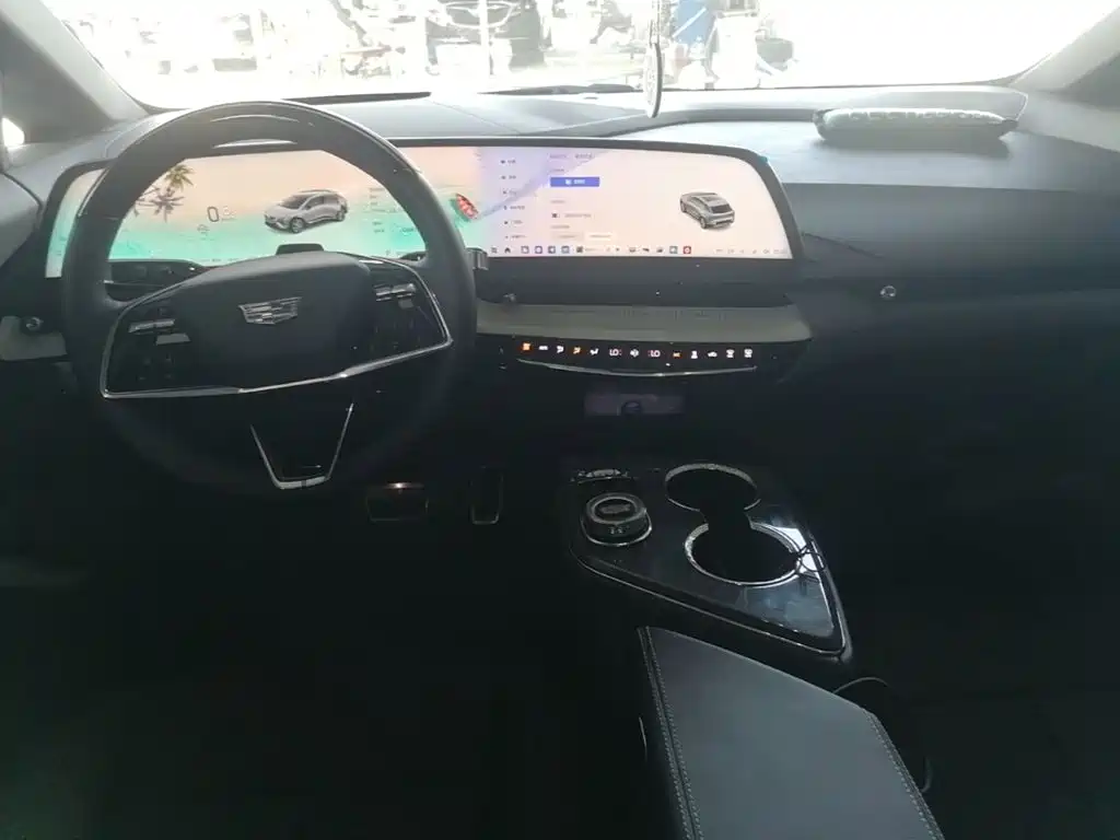Cadillac IQ — фото 10