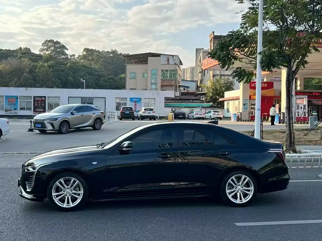 Cadillac CT4 — фото 5