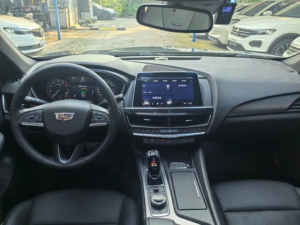 Cadillac CT5 — фото 7