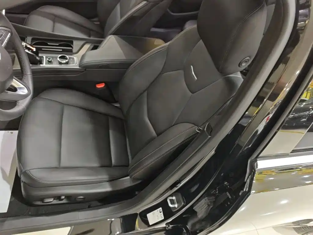 Cadillac CT5 — фото 11