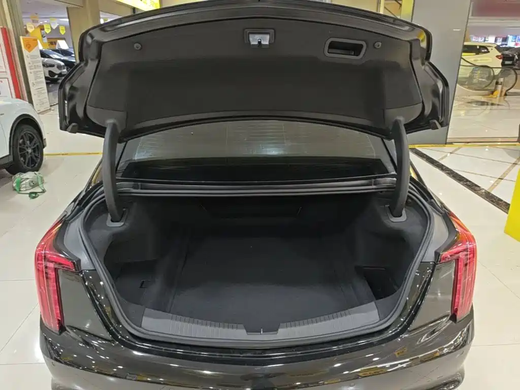 Cadillac CT5 — фото 15