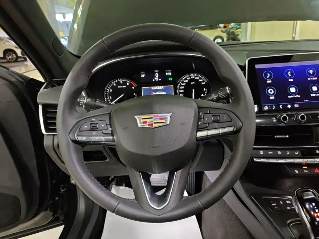 Cadillac CT5 — фото 7