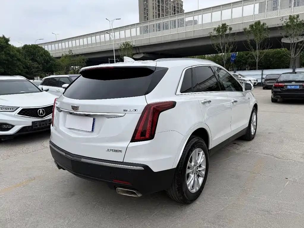 Cadillac XT5 — фото 11