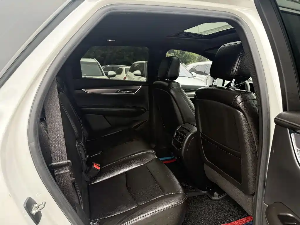 Cadillac XT5 — фото 6