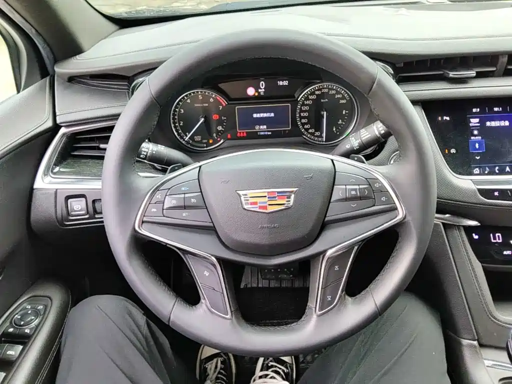 Cadillac XT5 — фото 11
