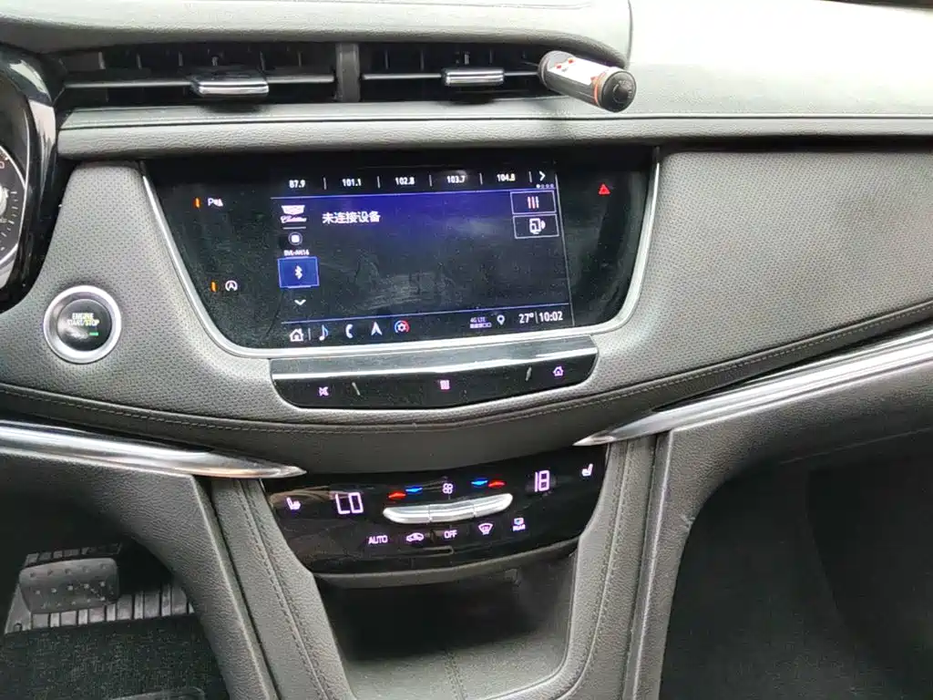 Cadillac XT5 — фото 13