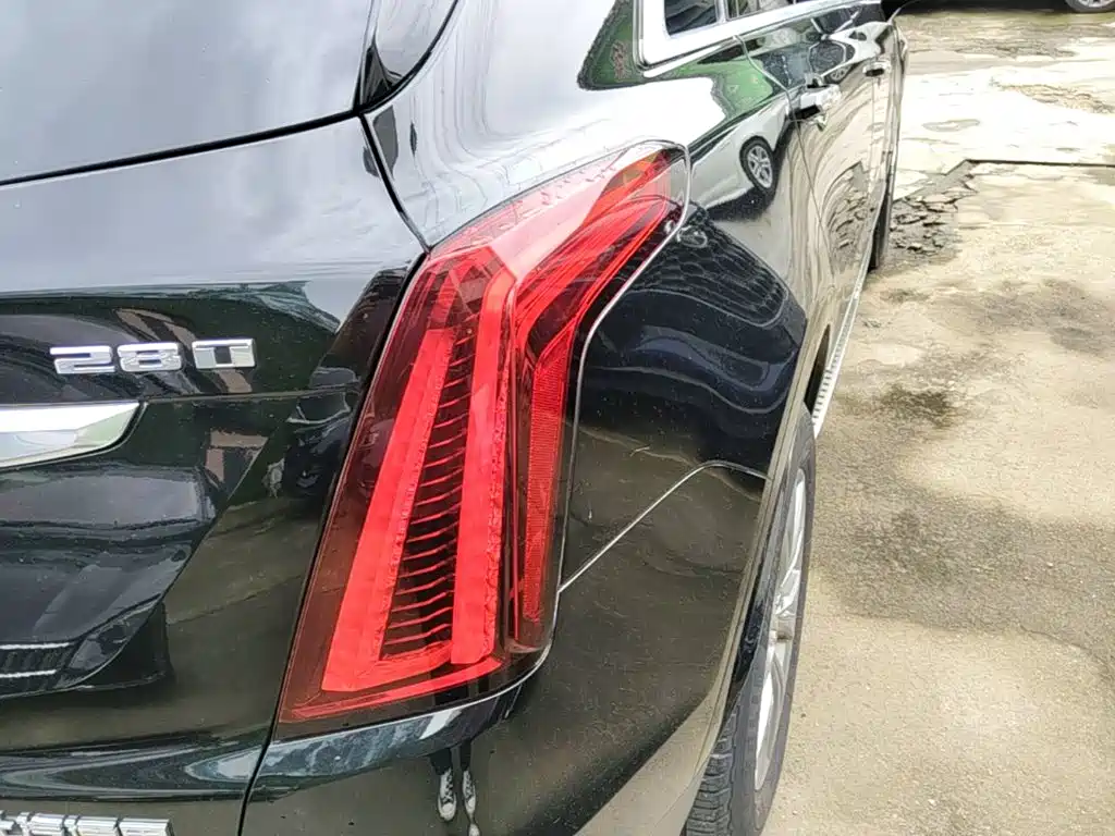 Cadillac XT5 — фото 8