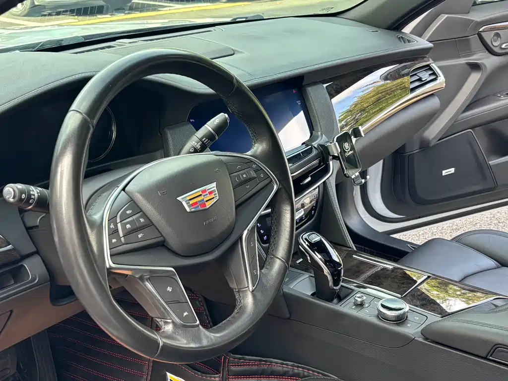 Cadillac CT6 — фото 14