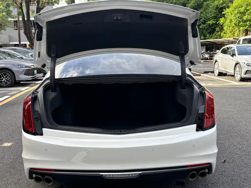 Cadillac CT6 — фото 16
