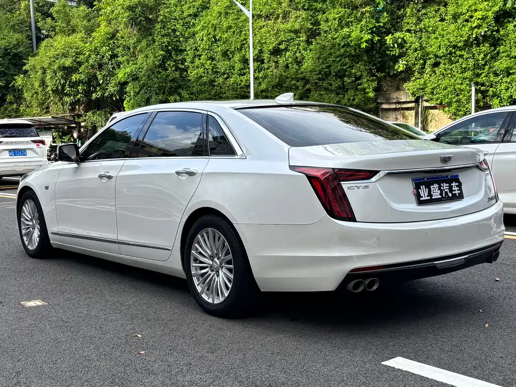 Cadillac CT6 — фото 6