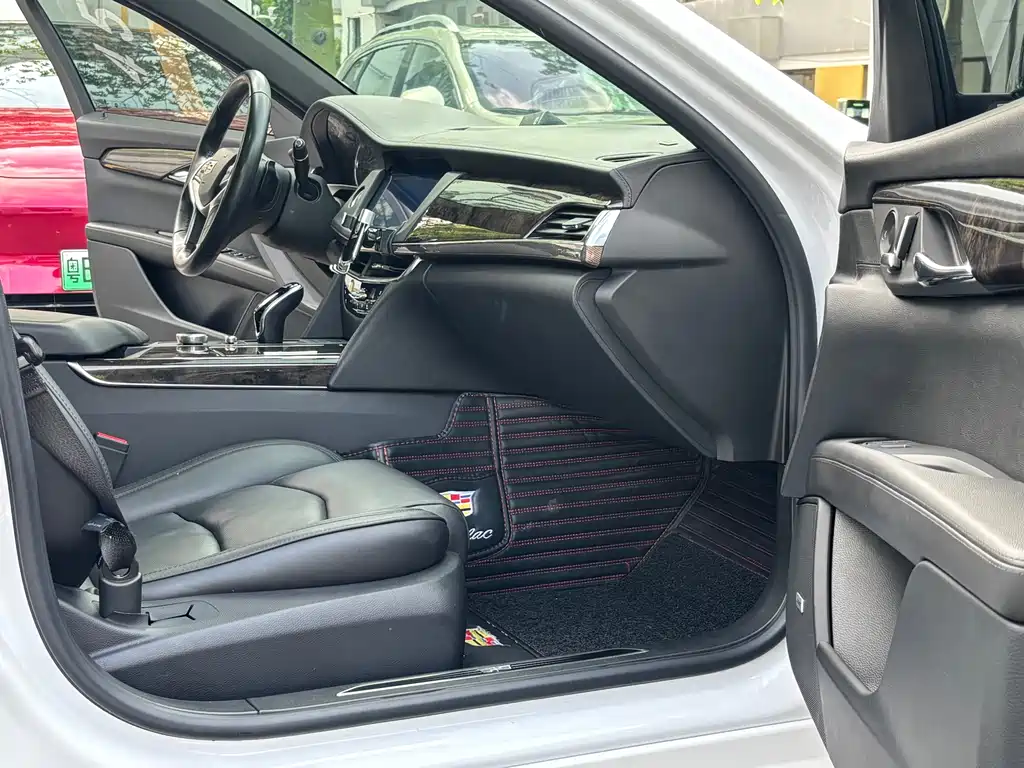 Cadillac CT6 — фото 7