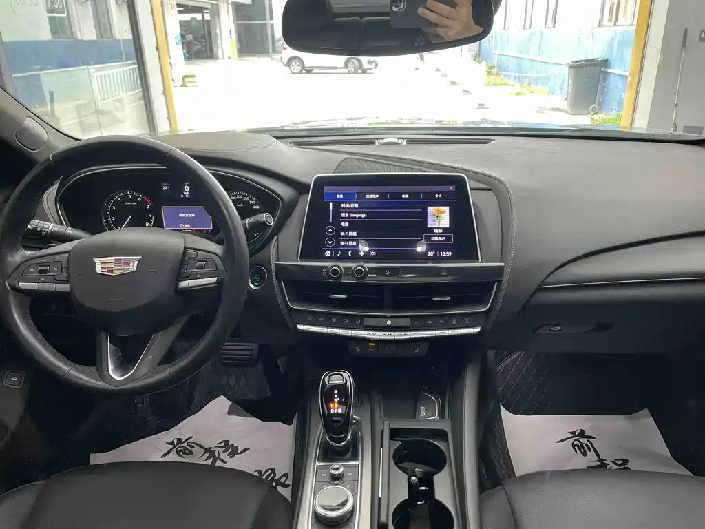Cadillac CT5 — фото 24