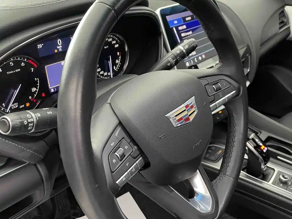 Cadillac CT5 — фото 29