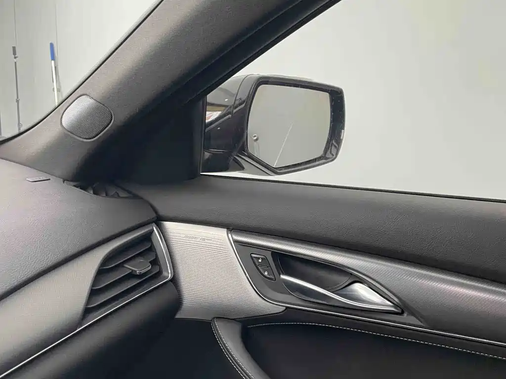 Cadillac CT5 — фото 31