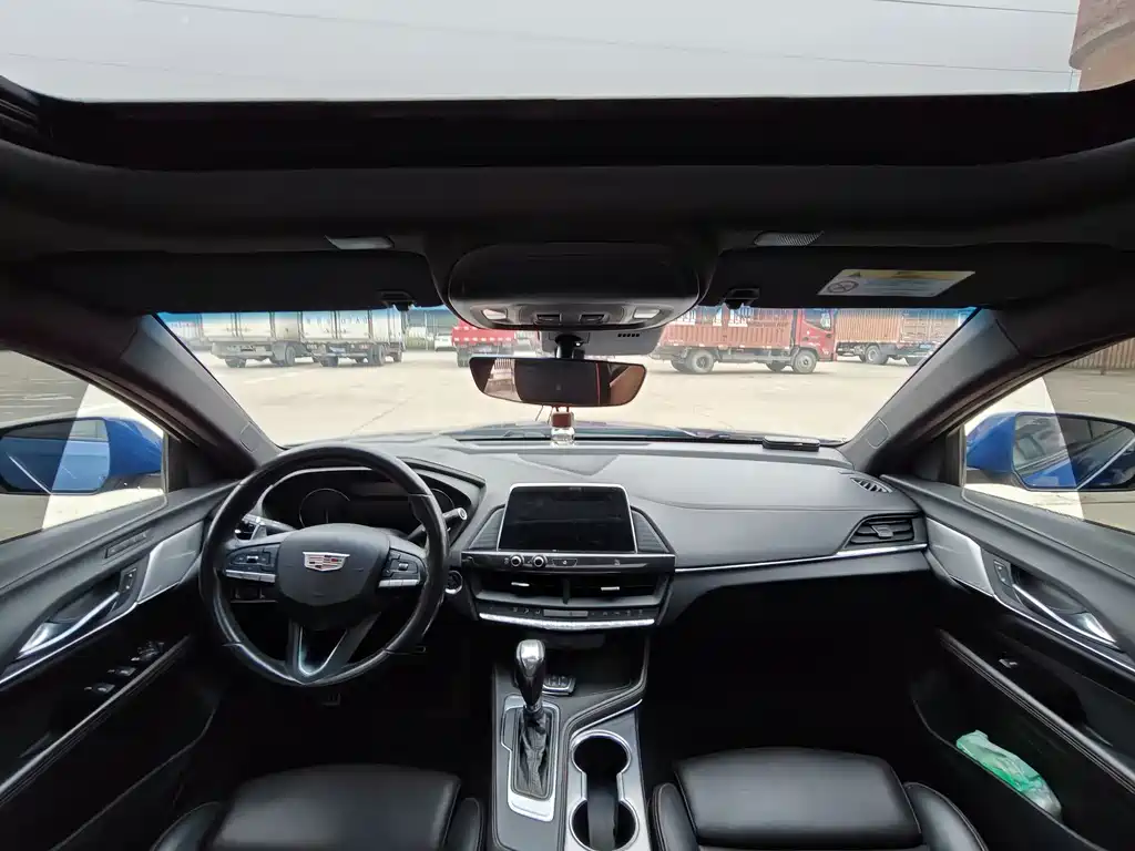 Cadillac CT4 — фото 9