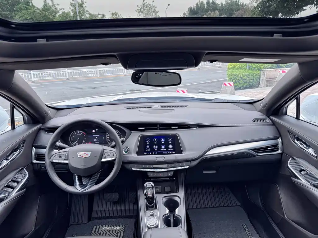 Cadillac XT4 — фото 8