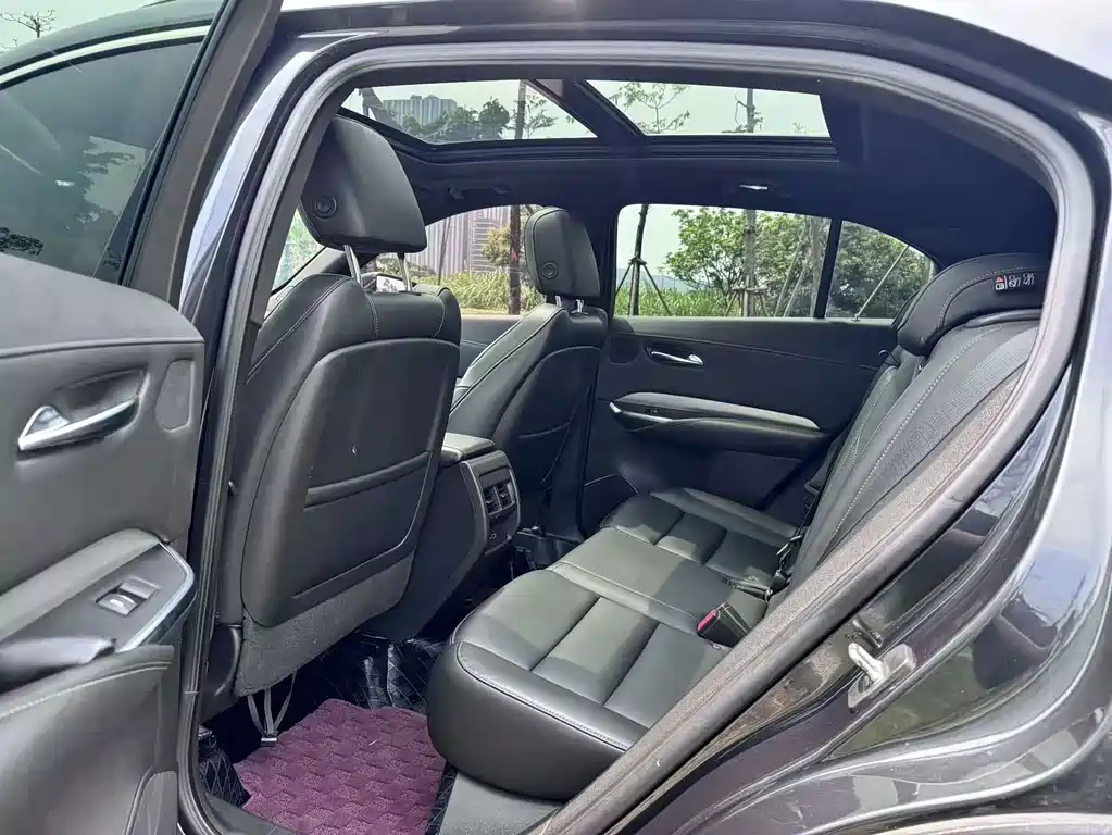 Cadillac XT4 — фото 9