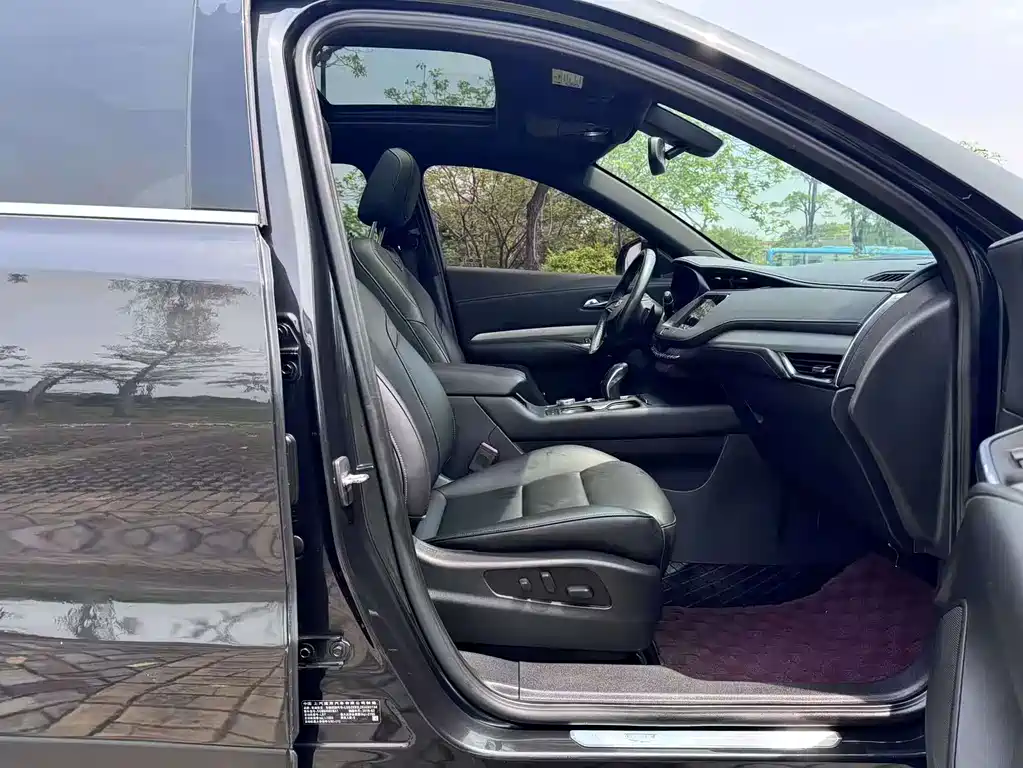 Cadillac XT4 — фото 10