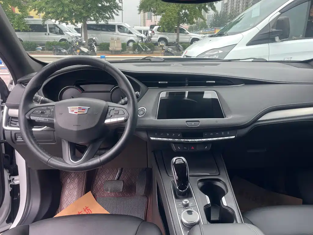 Cadillac XT4 — фото 9