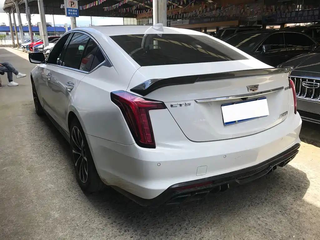 Cadillac CT5 — фото 5