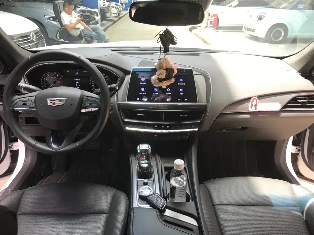 Cadillac CT5 — фото 8