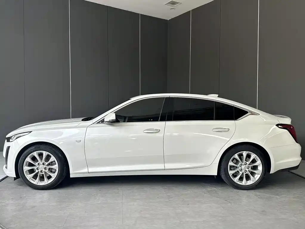Cadillac CT5 — фото 4