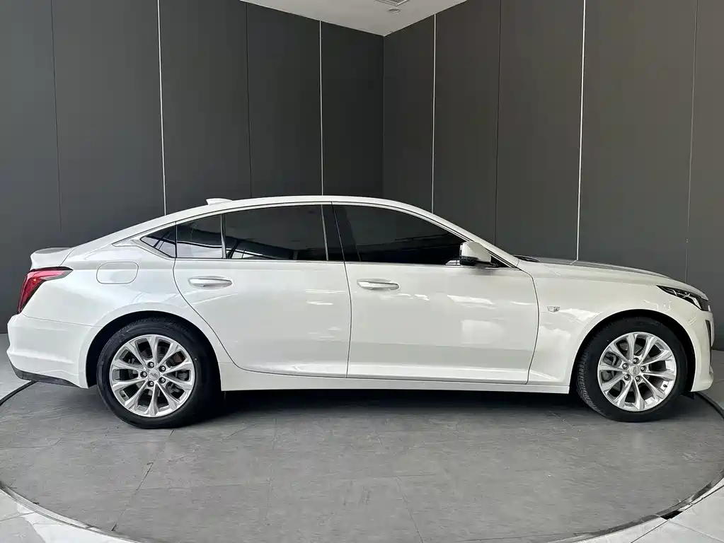 Cadillac CT5 — фото 5