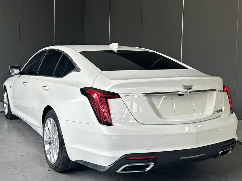 Cadillac CT5 — фото 8