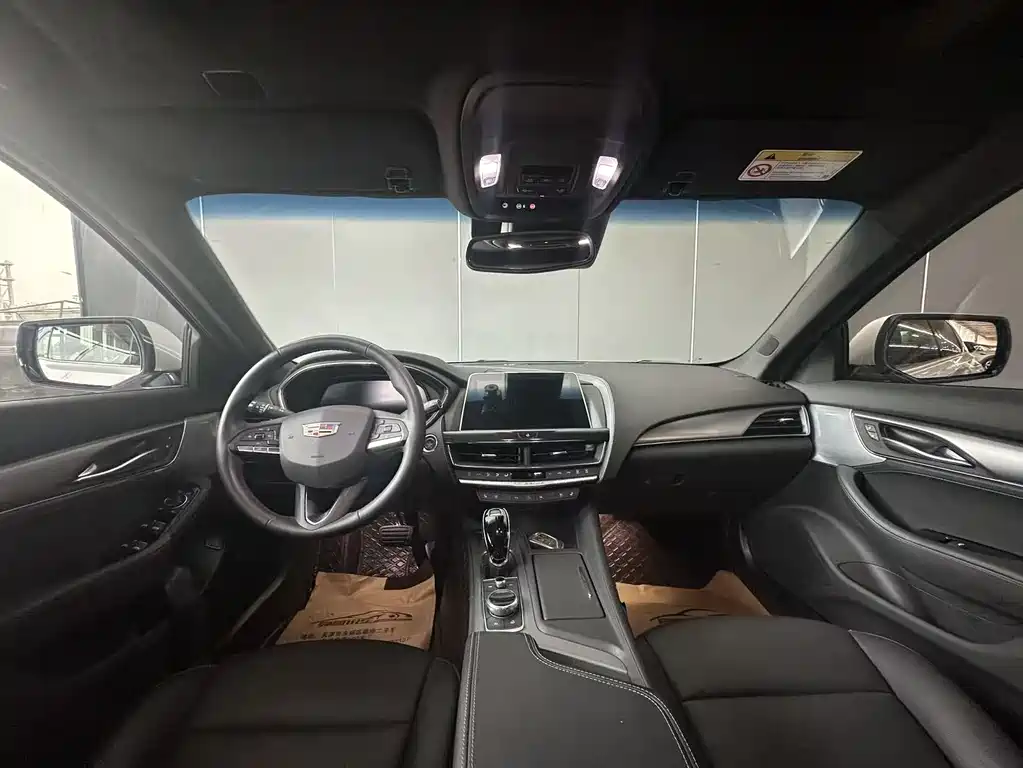 Cadillac CT5 — фото 9