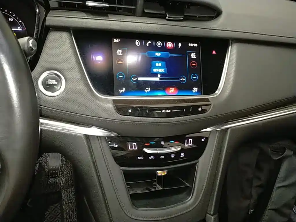 Cadillac XT5 — фото 13