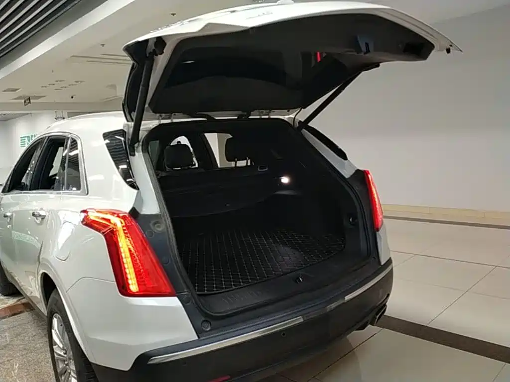 Cadillac XT5 — фото 19