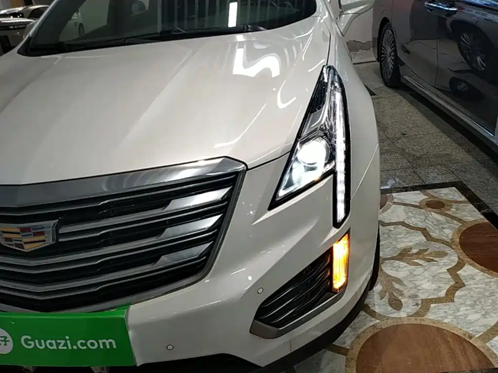 Cadillac XT5 — фото 24