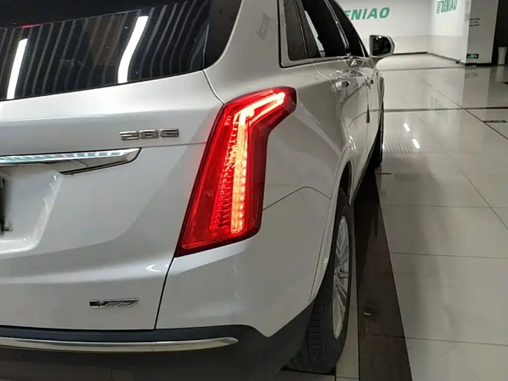 Cadillac XT5 — фото 8