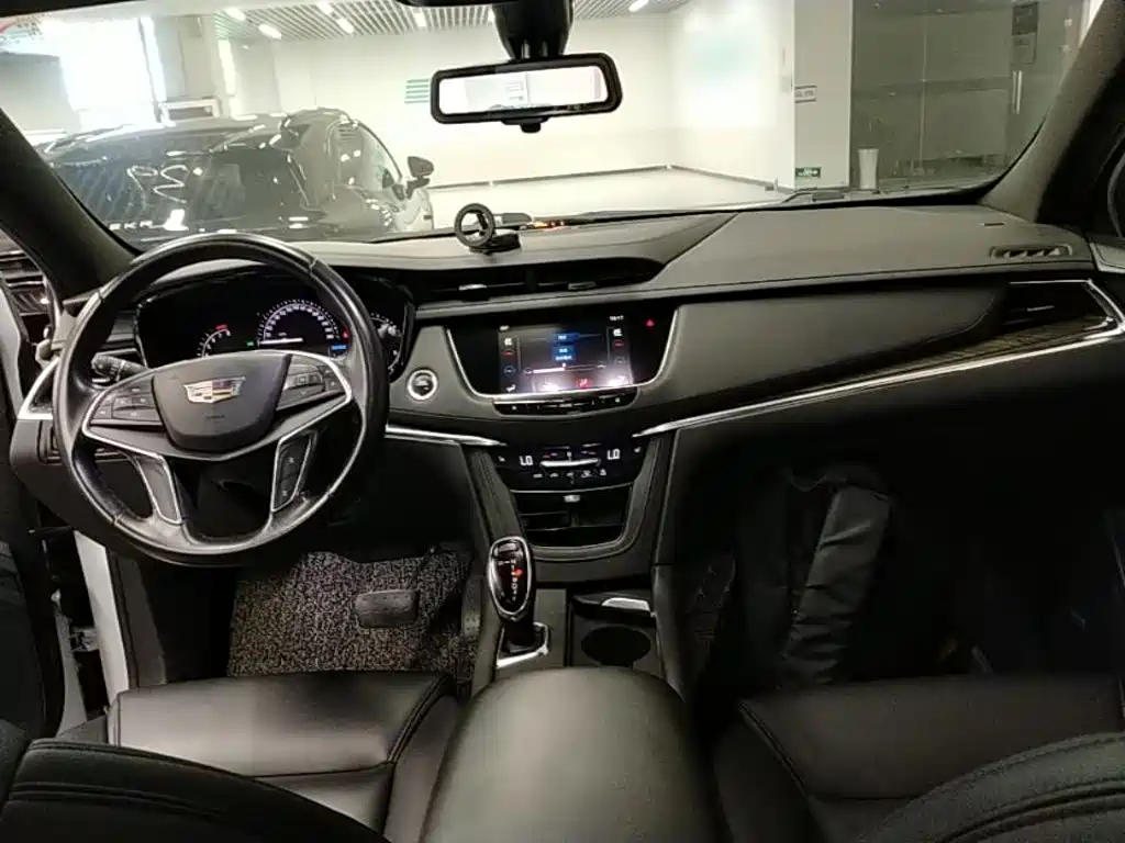 Cadillac XT5 — фото 10