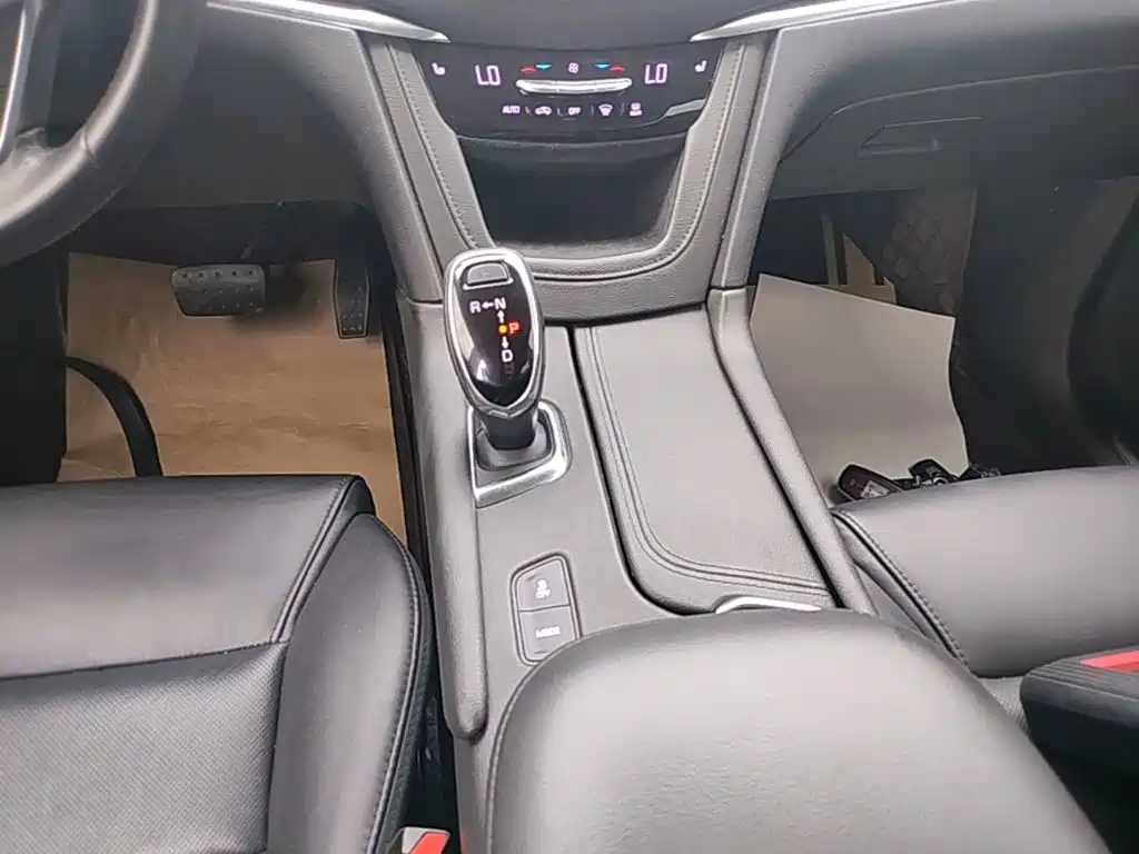 Cadillac XT5 — фото 14