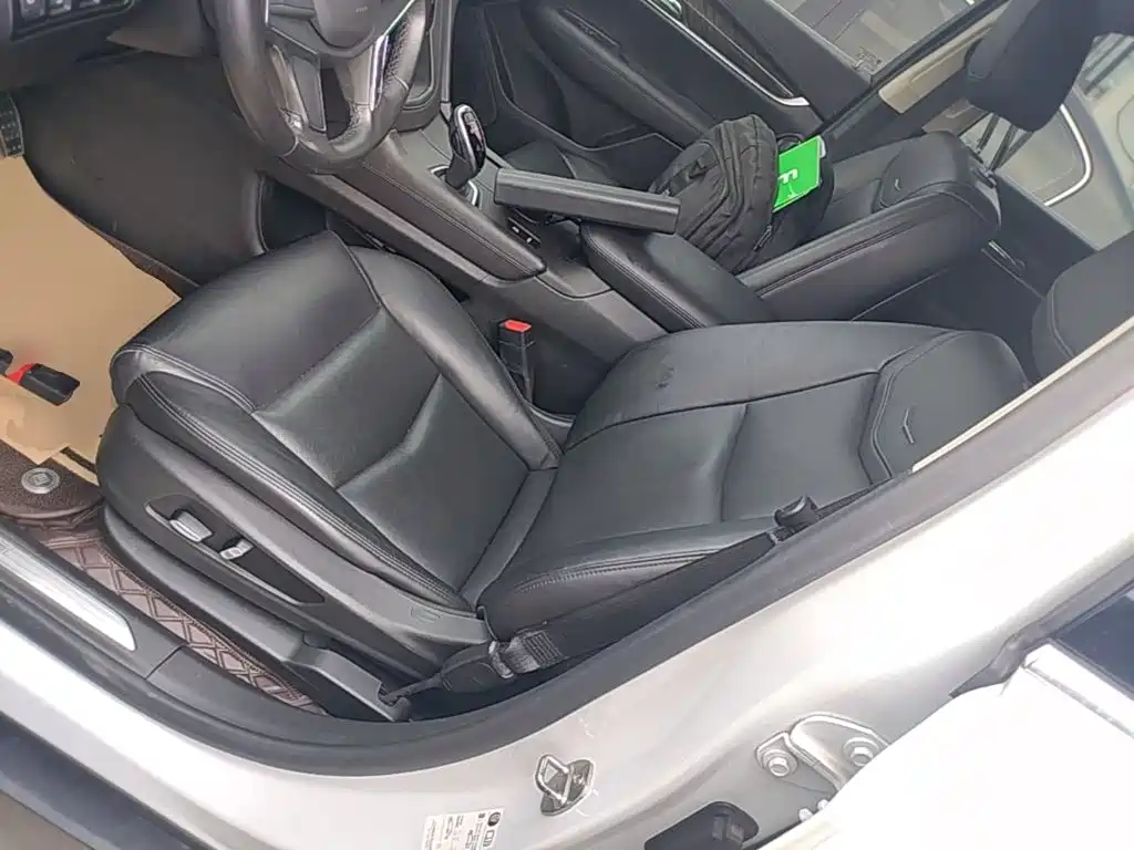 Cadillac XT5 — фото 15