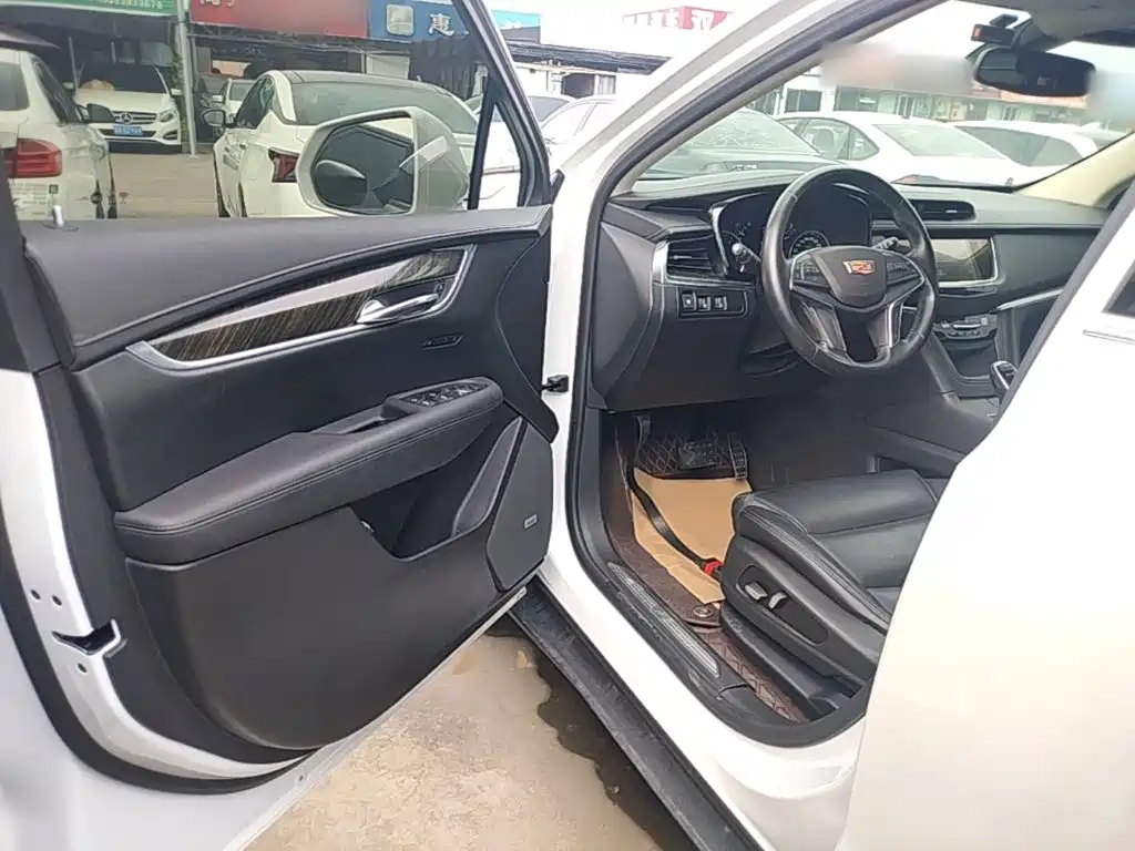 Cadillac XT5 — фото 16
