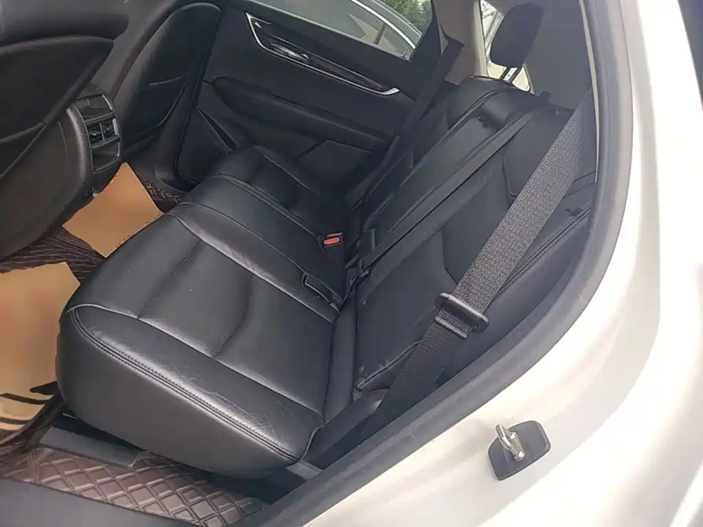 Cadillac XT5 — фото 17