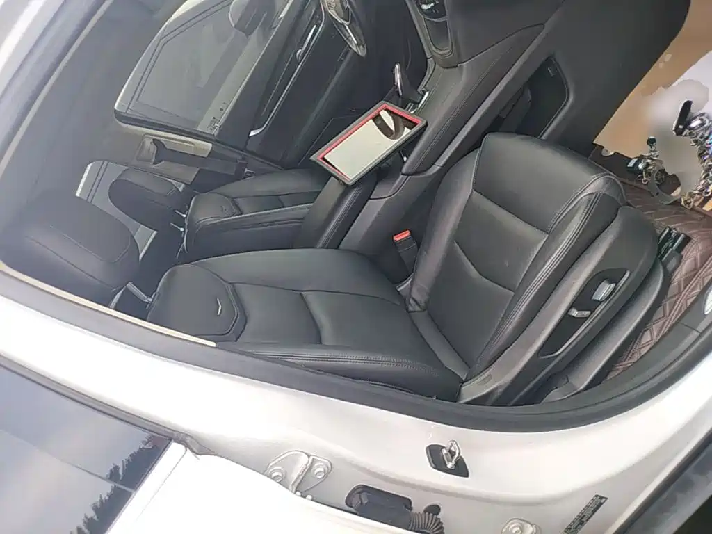 Cadillac XT5 — фото 25
