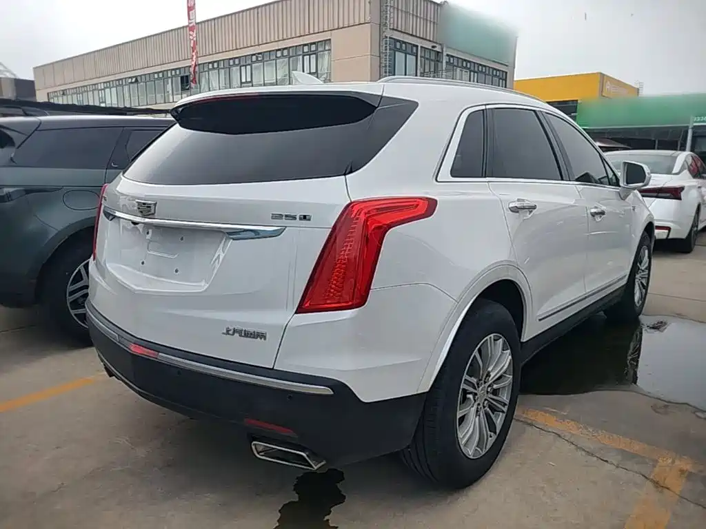 Cadillac XT5 — фото 7