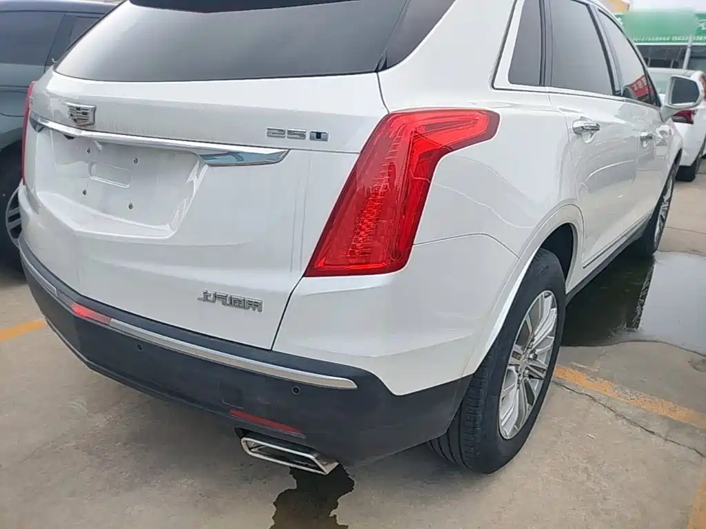 Cadillac XT5 — фото 8