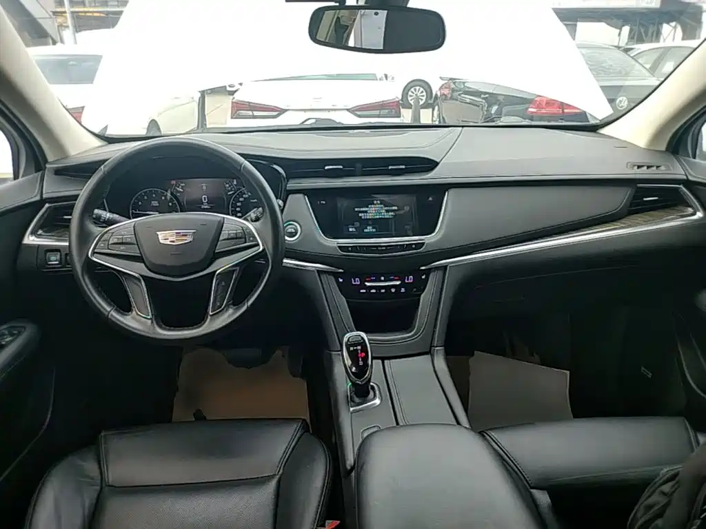 Cadillac XT5 — фото 10